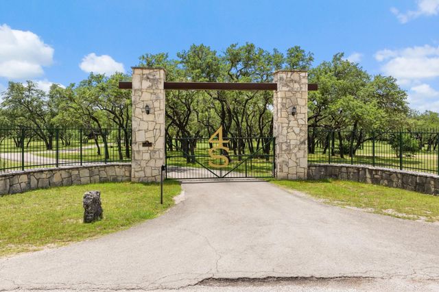 5055 Wayside DR, Wimberley, TX 78676