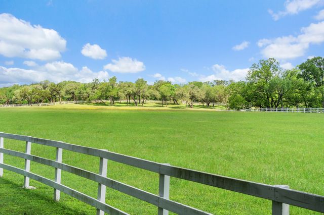 5055 Wayside DR, Wimberley, TX 78676