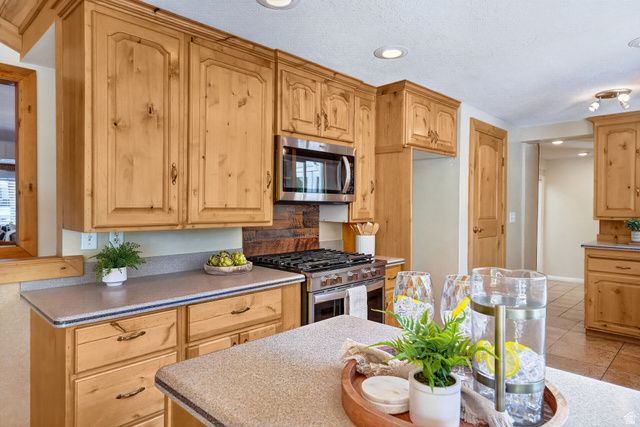 3006 N INDIAN HILLS DR, Provo, UT 84604