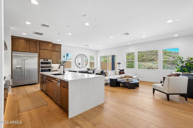 7312 W RUNNING DEER Trail, Peoria, AZ 85383