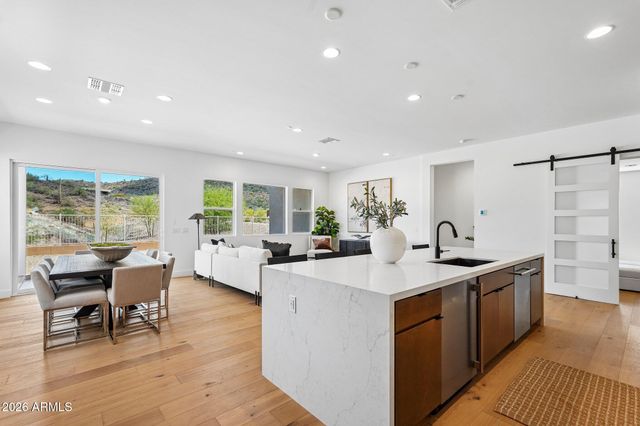 7312 W RUNNING DEER Trail, Peoria, AZ 85383