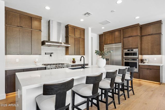 7312 W RUNNING DEER Trail, Peoria, AZ 85383