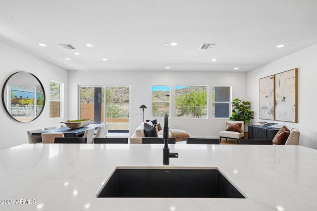 7312 W RUNNING DEER Trail, Peoria, AZ 85383