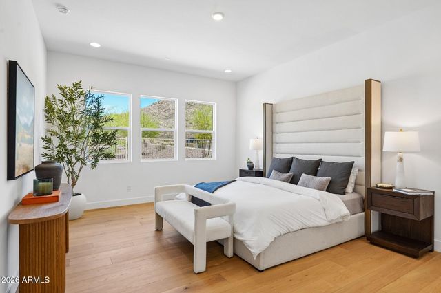 7312 W RUNNING DEER Trail, Peoria, AZ 85383