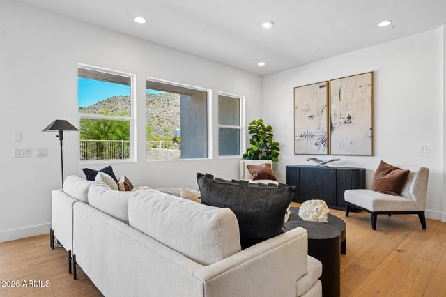 7312 W RUNNING DEER Trail, Peoria, AZ 85383