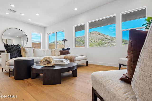 7312 W RUNNING DEER Trail, Peoria, AZ 85383