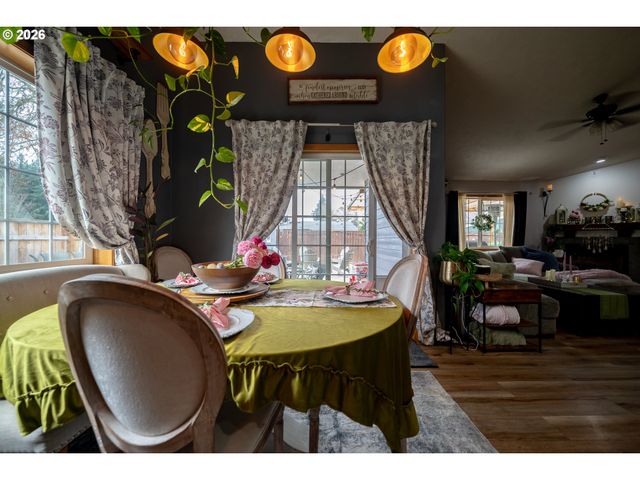 1137 Se 2ND Ave, Mill City, OR 97360