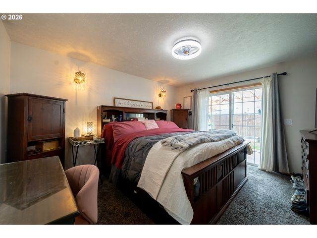 1137 Se 2ND Ave, Mill City, OR 97360