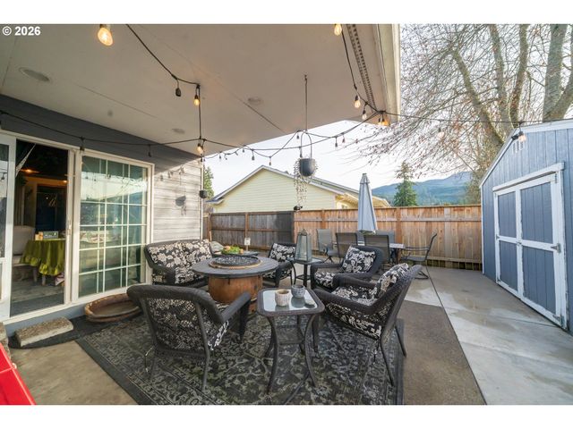 1137 Se 2ND Ave, Mill City, OR 97360