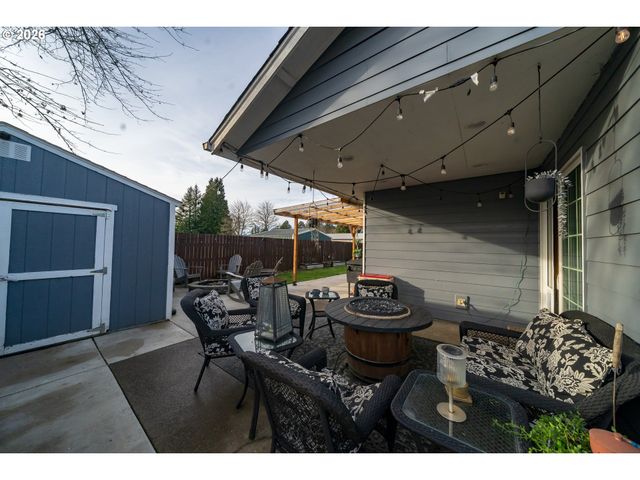 1137 Se 2ND Ave, Mill City, OR 97360