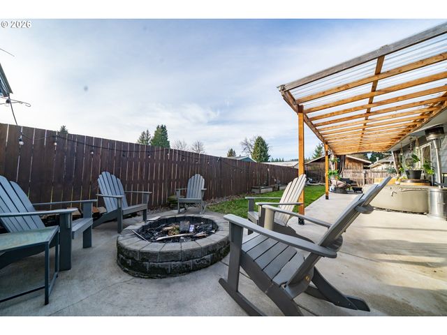 1137 Se 2ND Ave, Mill City, OR 97360