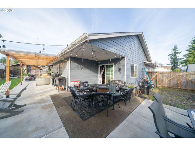 1137 Se 2ND Ave, Mill City, OR 97360