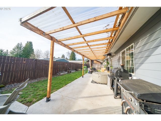 1137 Se 2ND Ave, Mill City, OR 97360