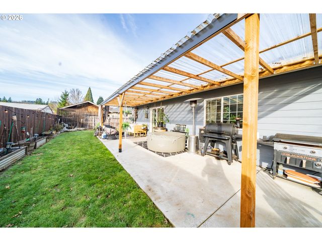 1137 Se 2ND Ave, Mill City, OR 97360