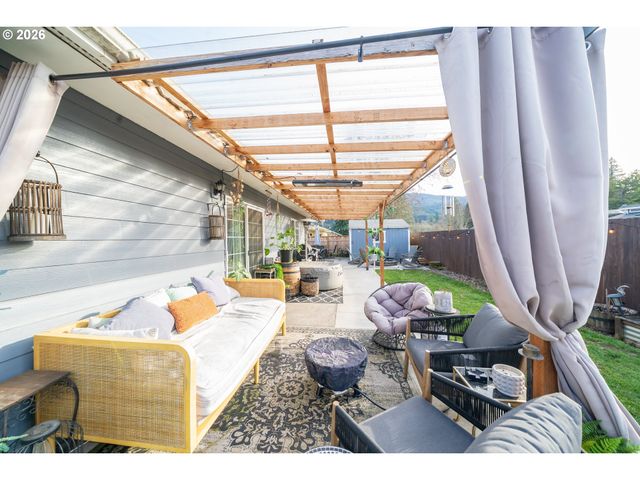 1137 Se 2ND Ave, Mill City, OR 97360