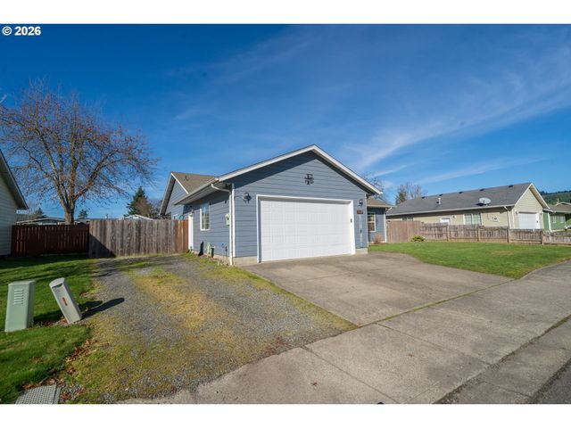 1137 Se 2ND Ave, Mill City, OR 97360