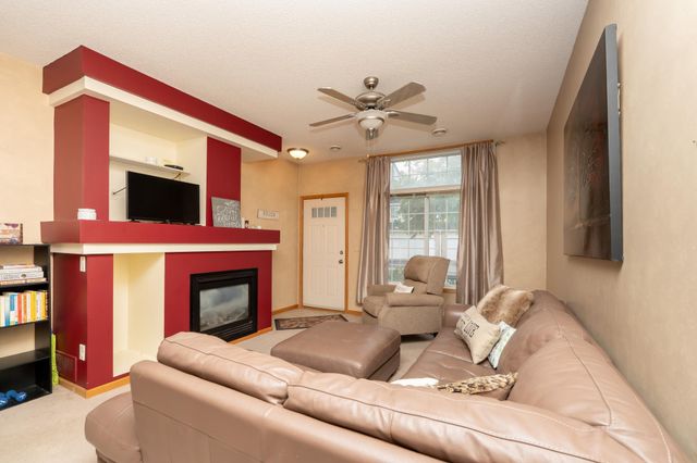 540 Tamarack Trail 406, Farmington, MN 55024