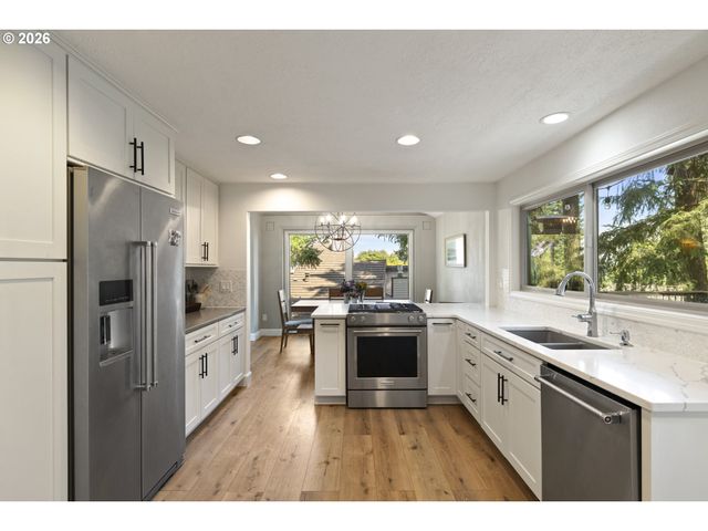 2910 CARRIAGE Way, West Linn, OR 97068