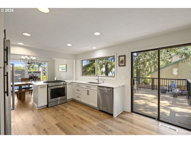 2910 CARRIAGE Way, West Linn, OR 97068