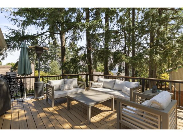 2910 CARRIAGE Way, West Linn, OR 97068