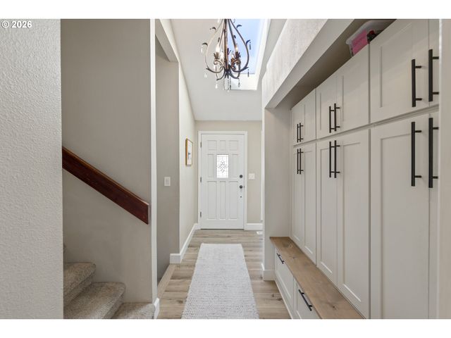 2910 CARRIAGE Way, West Linn, OR 97068