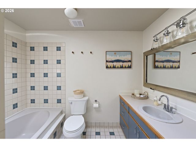 2910 CARRIAGE Way, West Linn, OR 97068