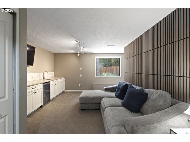 2910 CARRIAGE Way, West Linn, OR 97068
