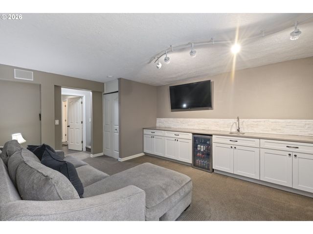 2910 CARRIAGE Way, West Linn, OR 97068