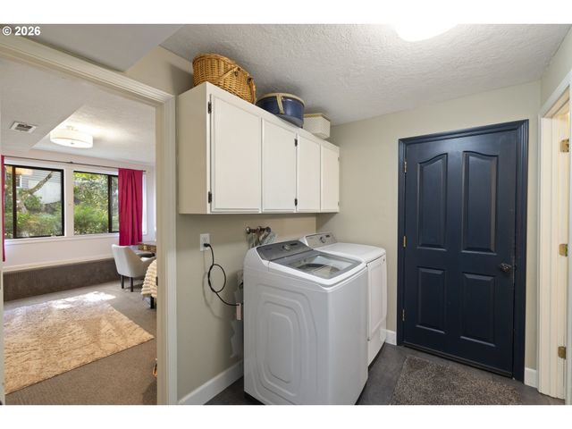 2910 CARRIAGE Way, West Linn, OR 97068