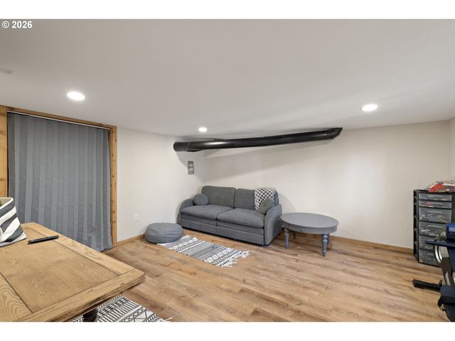 2910 CARRIAGE Way, West Linn, OR 97068