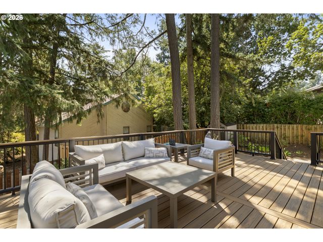2910 CARRIAGE Way, West Linn, OR 97068
