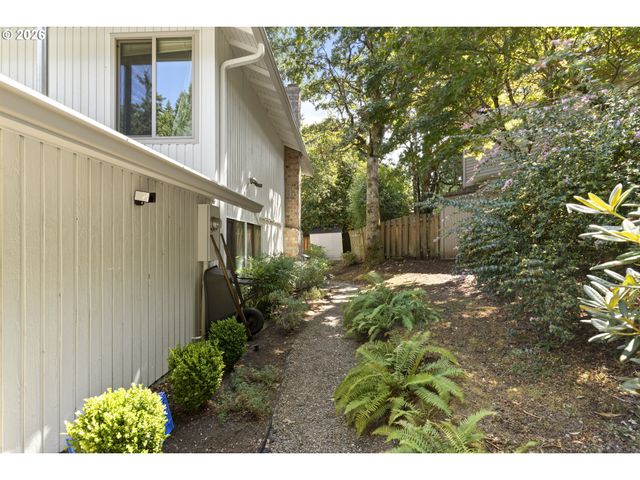 2910 CARRIAGE Way, West Linn, OR 97068