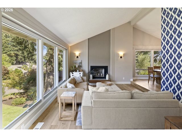 2910 CARRIAGE Way, West Linn, OR 97068