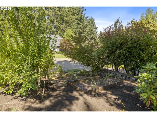 2910 CARRIAGE Way, West Linn, OR 97068