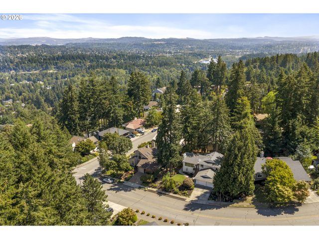 2910 CARRIAGE Way, West Linn, OR 97068
