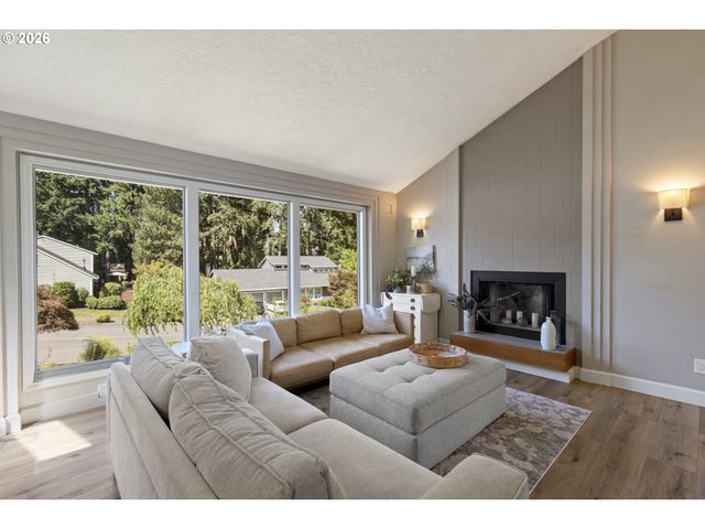 2910 CARRIAGE Way, West Linn, OR 97068