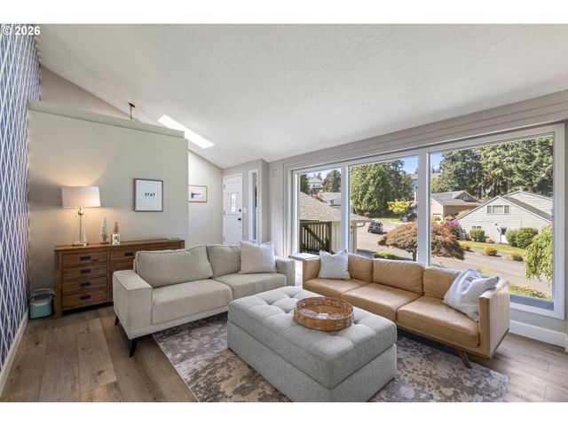 2910 CARRIAGE Way, West Linn, OR 97068