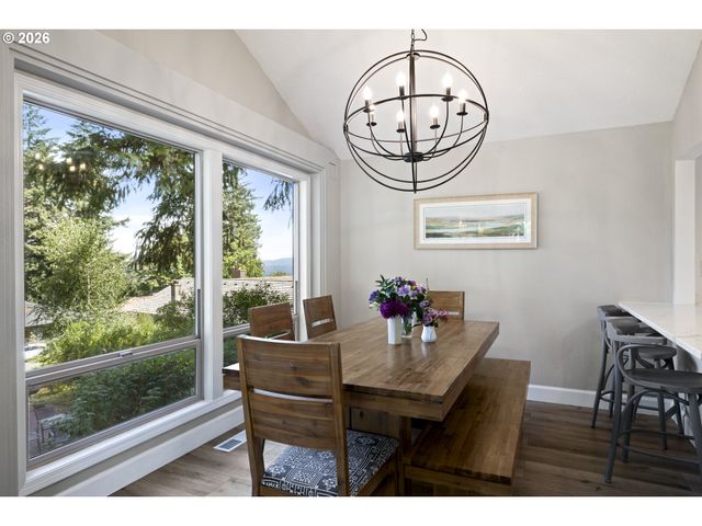 2910 CARRIAGE Way, West Linn, OR 97068