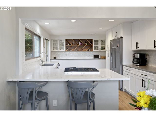 2910 CARRIAGE Way, West Linn, OR 97068