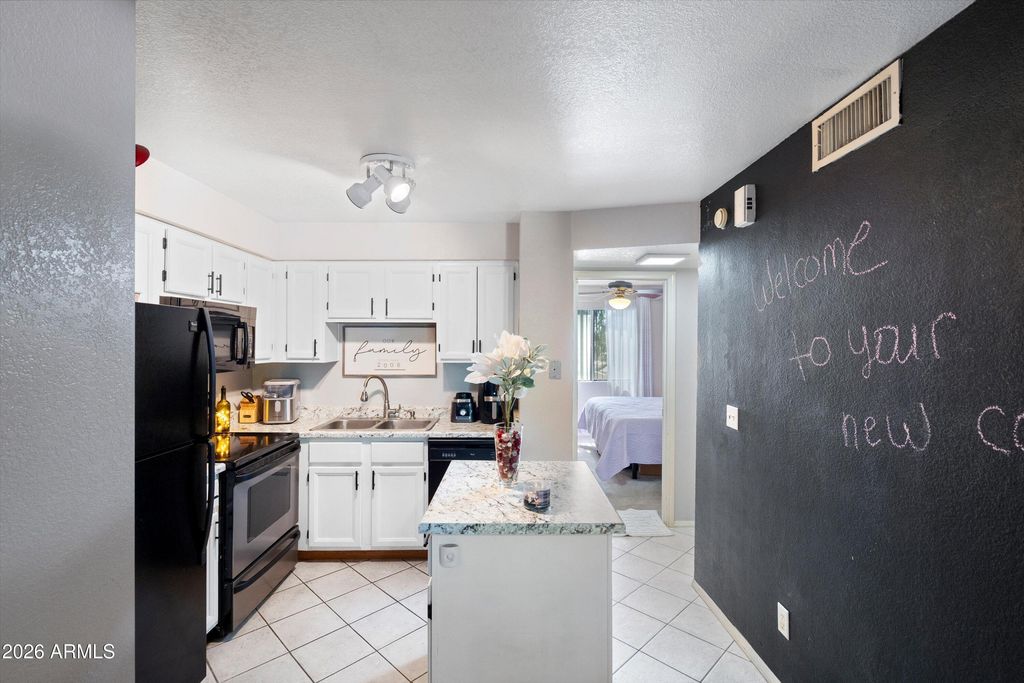 Image 6 of property listing at 19820 N 13TH Avenue 255, Phoenix, AZ 85027