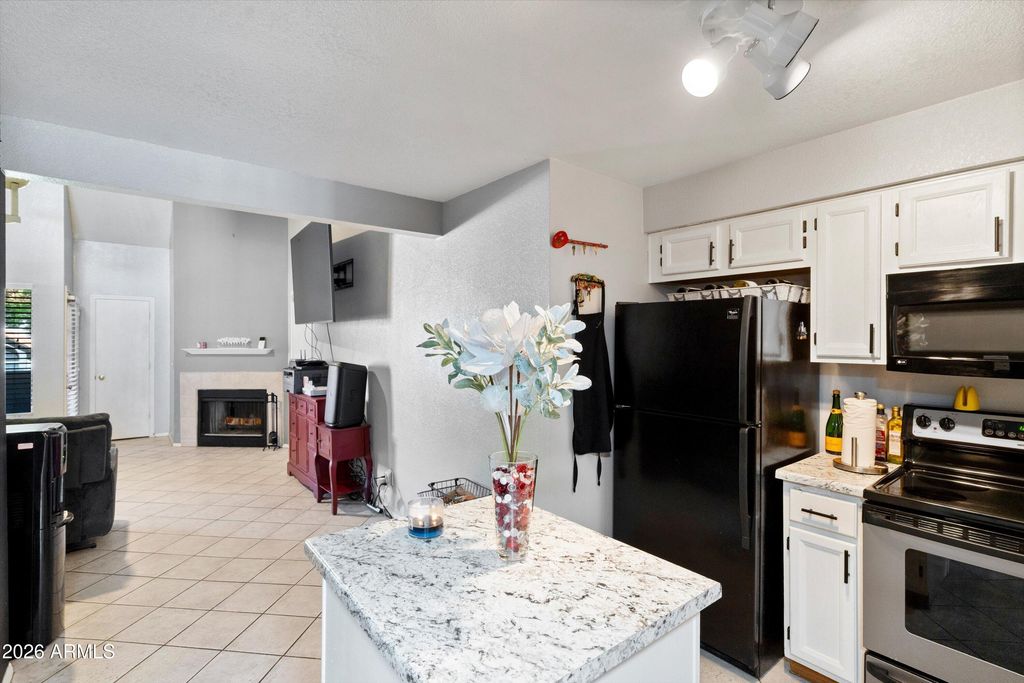 Image 8 of property listing at 19820 N 13TH Avenue 255, Phoenix, AZ 85027