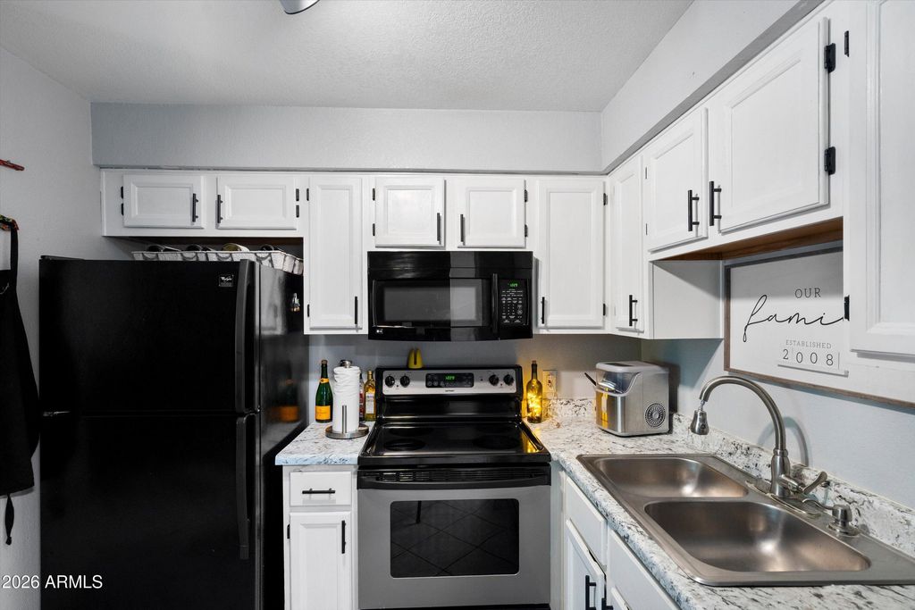 Image 9 of property listing at 19820 N 13TH Avenue 255, Phoenix, AZ 85027