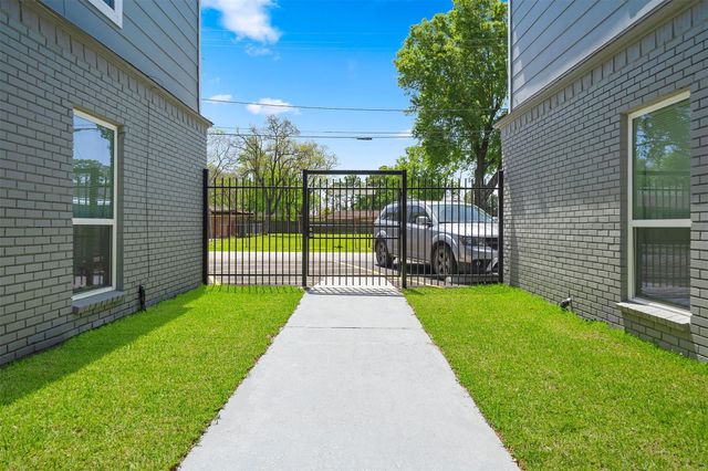 6403 Sloan Street 16, Houston, TX 77087