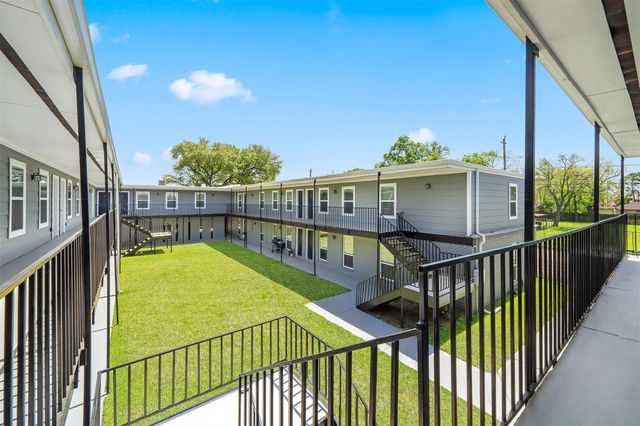 6403 Sloan Street 16, Houston, TX 77087