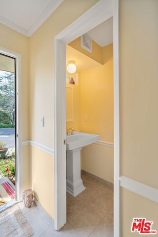 984 Miramonte Drive 4, Santa Barbara, CA 93109