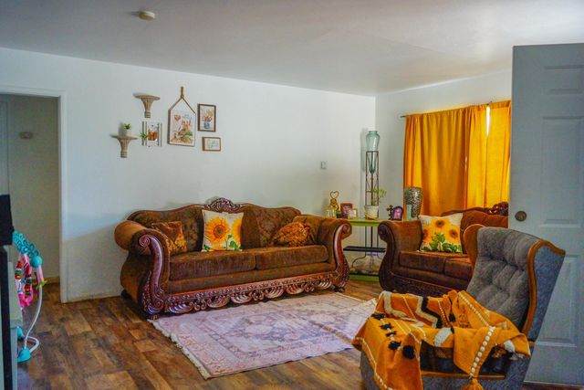 1328 N Leslie Street, Visalia, CA 93291