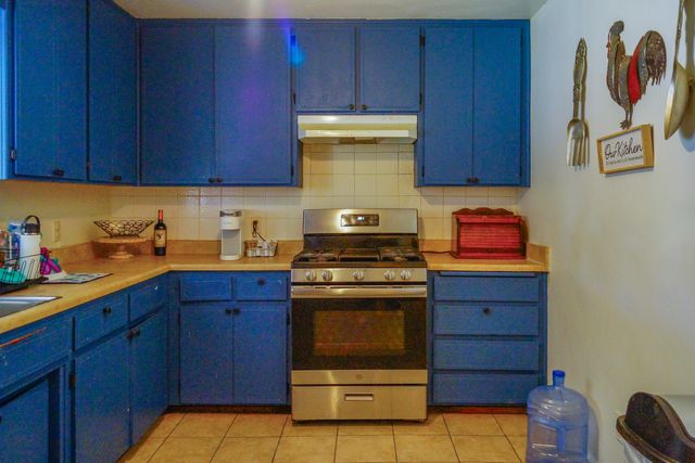 1328 N Leslie Street, Visalia, CA 93291