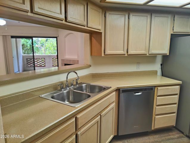 5104 N 32nd Street 214, Phoenix, AZ 85018