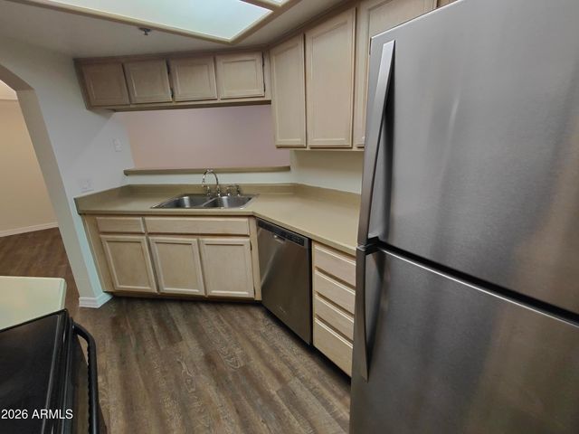 5104 N 32nd Street 214, Phoenix, AZ 85018