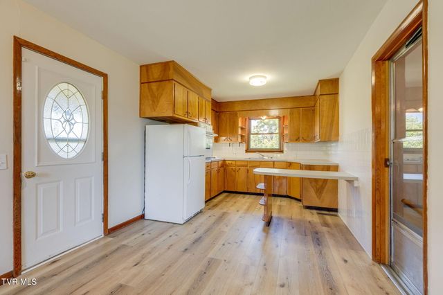 212 Hill Avenue, Surgoinsville, TN 37873